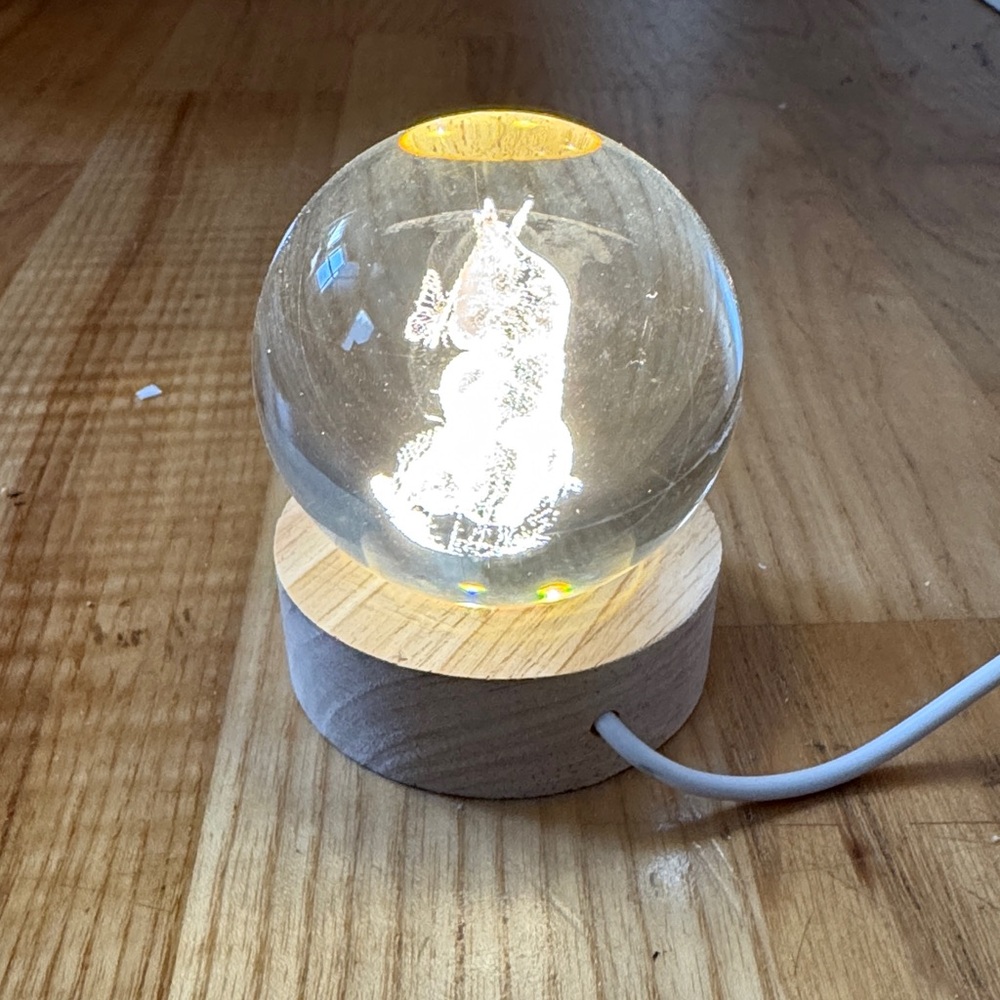 Charming 3D Cat & Butterfly Crystal Ball Night Light - USB Powered, wood base - Picture 2 of 3
